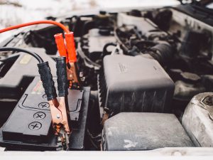 Autó akkumulátor töltése - így csinálja helyesen